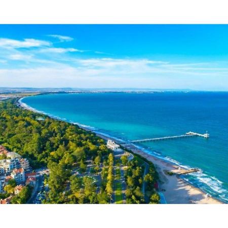 Luxury Apartment On The First Line To The Sea Burgas City Exterior foto