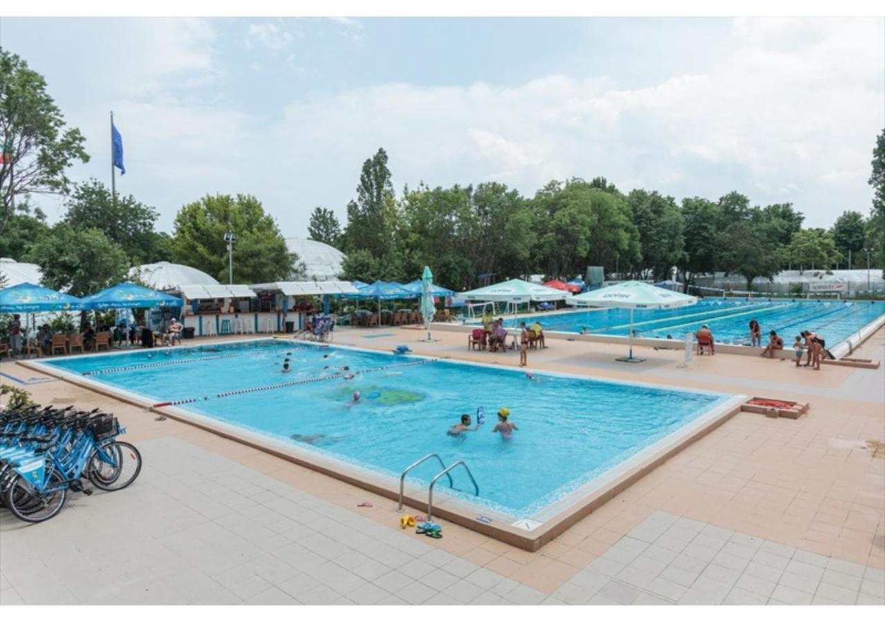 Luxury Apartment On The First Line To The Sea Burgas City Exterior foto